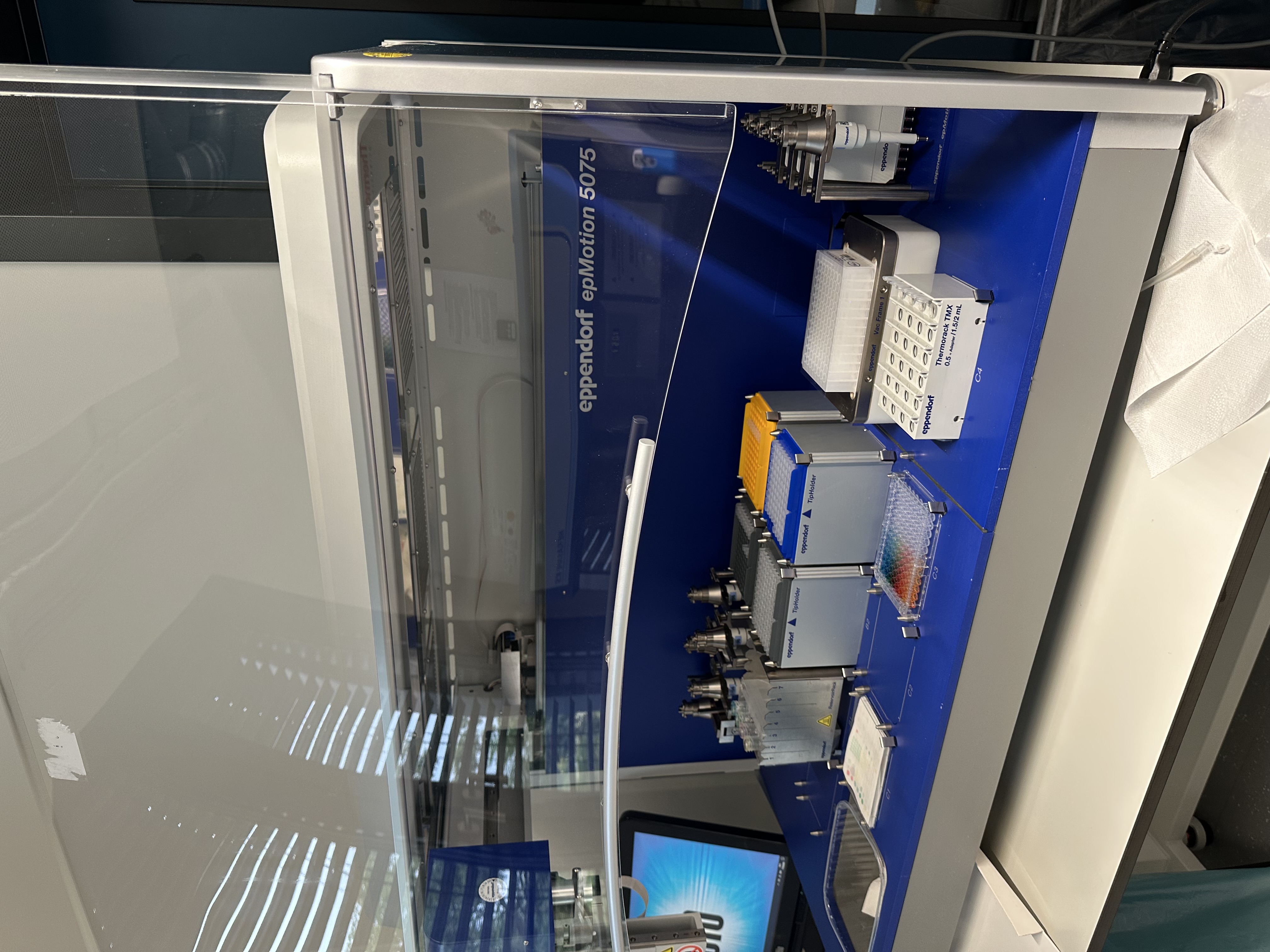 epMotion 5075vt pipetting robot